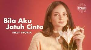 Yang selama ini sungguh telah lama terpendam. Download Unduh Mp3 Lagu Bila Aku Jatuh Cinta Enzy Storia Lengkap Lirik Dan Video Klip Halaman All Sriwijaya Post
