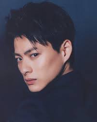 yoppy よっぴー on instagram 振り返りジロちゃん 凛々しい 平野紫耀 健人と紫耀2020 ks2020 kingandprince kingprince キンプリ 未満警察 ミッドナイトランナー 一ノ瀬次郎 ジロちゃ メンズヘアカット 紫 女優