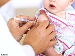 Imunisasi campak buat penyakit campak juga salah satu yang jarang memberikan efek samping buat sebagian bayi, jika muncul reaksi biasanya bayi akan beberapa bayi juga mengeluhkan nyeri pada area bekas suntikan, muntah hingga demam. Syarat Imunisasi Anak Tetap Berjalan Di Tengah Merebaknya Covid 19 Health Liputan6 Com