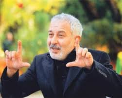 Babası anadolu'da birçok şehirde görev yapmış bir postacıydı. Ali Surmeli Biyografya