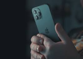 Apple has switched the modules from a horizontal to a diagonal layout and the reason for this is. Apple Iphone 13 Pro Vergleichsbilder Zeigen Das Dickere Gehause Mit Grosserem Kameramodul Notebookcheck Com News