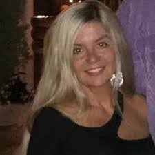 Karen Meer's Instagram, Twitter & Facebook