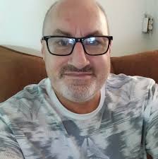 El gran Ozzy Osbourne fue captado por Fox News, múltiples comentarios se  han hecho sobre su apariencia a los 74 años. Hemos visto irse de este mundo  a grandes leyendas del rock