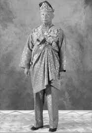 Almarhum dimasyhurkan sebagai sultan pahang pada 7 mei 1974, dua hari selepas kemangkatan ayahanda baginda, selain pernah beberapa kali dilantik sebagai pemangku raja pahang pada tahun 1956, 1959 dan 1965 kerana sultan berada di luar negara. Paduka Ayahanda Sultan Ahmad Shah Mangkat Utusan Borneo Online