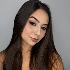 Alice Duarte's Instagram, Twitter & Facebook