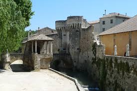 Dans Les Rues De Pernes Les Fontaines 2 Les Fontaines Paysage Rue