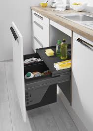 Manuelle trennung von abfällen in einer recyclinganlage. Ideale Und Saubere Mulltrennung Mit Den Verschieden Abfallsystemen Deine Traumkuche