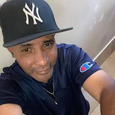 Lisa Bonet embraces her grey locs 😍