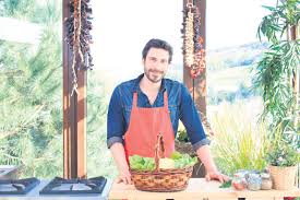 Jun 11, 2021 / 03:36 pm edt / updated: Meet Ray Rizzo Yogi Rapper Poet And Tv Show Host Daily Sabah