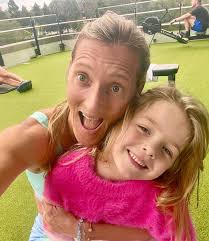 This is my beautiful friend and client Geraldine🥰 I have so much respect  for her for investing in her health and fitness while raising 3 beautiful  children. 👧🏼👧🏼👧🏼 I am so proud