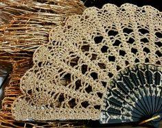 Después trabajar una orilla a lo largo del borde y de la capucha. 8 Ideas De Abanicos Para Mama Abanicos Abanicos Crochet Patron De Ganchillo