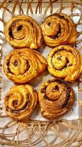 Meanwhile, melt the butter in a large skillet. Chocolatine Con Croissant Y Su Capuccino Picture Of Escargot Merida Tripadvisor