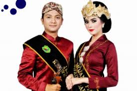 Mereka akan mengenakan pakaian yang sama. Pakaian Adat Sunda