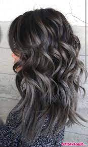That's right, the color gray and its shades are trending like never before. Ein Blick Auf Die Besten Metallic Tone Die Im Nachsten Winter 2018 Und Vielleicht Sogar Daruber Hinaus Am Besten Gehen Konnt Frisuren Haarfarben Bob Frisur