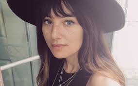 Victoria justice atriz de televisão. Helena Coelho Completamente Nua A Pintar Um Quadro Num Terraco Impala