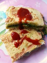 Learn how to make a recipe for an omelet using eggs and garam masala powder. Bread Omelette Recipe Bread Omelette Street Food Style Bread Omelet Recipe Bread Omelette With Green Chutney Cheese Yummy Tummy