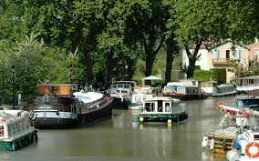Le canal du midi, long de quelque 241 kilomètres, relie la méditerranée à l'atlantique via la garonne. Camping Dans L Herault Le Mediterranee Plage Vacances En Occitanie