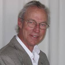 What premium golf ball has similar characteristics to the Bridgestone E6  for an 11HC golfer?