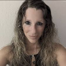 Bei ihrer Beisetzung wurde die Kleine in einen Sarg mit Glasfenster gelegt.  Als das beschlug, nahm der Horror erneut seinen Lauf.