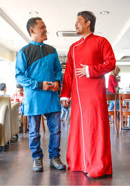 Menghasilkan koleksi jubah lelaki merupakan salah satu fokus utama jenama don & dona. Jubah Lelaki Moden Rizq Design Ainul Mustafa