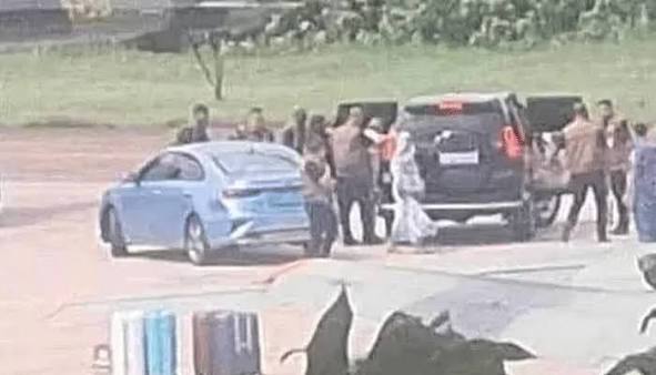 মাত্র ৪৫ মিনিটের মধ্যে পালাতে হয় শেখ হাসিনাকে, নিতে পারেননি বাড়তি কাপড় ও  নিত্যব্যবহারের জিনিস