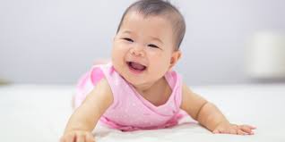 Sebaliknya, bayi akan menyambut gembira benda atau makanan kesukaannya. Tahapan Tumbuh Kembang Bayi 7 12 Bulan