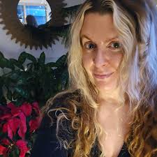 What are good places to eat near UW Madison hospital for late lunch or  happy hour?