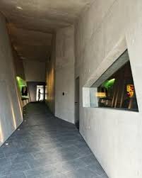 Moderne Fliesen Fur Den Flur In 2020 Moderne Fliesen Untergrund Hauser Architekt