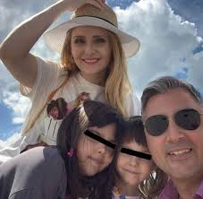 May 21, 2021 · nu o să fac din viața mea un spectacol doar de dragul de a se vorbi despre mine', a spus la exclusiv vip, alina sorescu. AlÄƒturi De Cine S A Fotografiat Alexandru Ciucu DupÄƒ Ce A Fost Surprins Cu O Femeie MisterioasÄƒ A Publicat Imaginea Pe Internet Spynews Ro