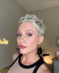 The old buzz cut is growing right along! 📏 Just finished organizing all my  hair accessories and headbands, and these progress pics have me feeling  like I'm not too far from mixing