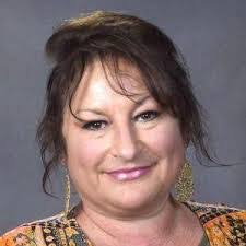 Laura Cutshall's Instagram, Twitter & Facebook