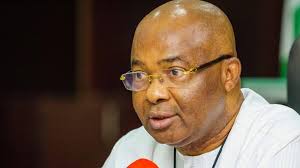 Suzan Ade Coker: Ọtụtụ mmadụ agbarụọla ihu ma ziga mkpesa oke agbụrụ n'aka  Facebook