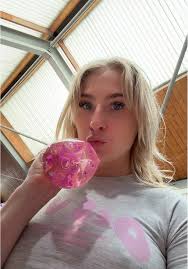 Parrot Singing If I Were a Boy