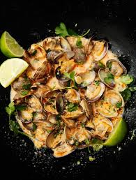 red curry coconut and ginger infused steamed clams recette cuisine food cuisine et boissons gastronomie