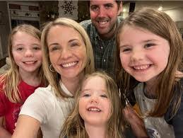 Robin Mummert's Instagram, Twitter & Facebook