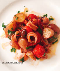 Ecco finalmente pronti i nostri appetitosi calamari con patate e bietole, da servire tiepidi. Calamari Patate E Pomodorini Incucinaconcarla