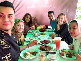 Masterchef & artiste@thefazleys on youtube now!@minangkapau @balasbananaleaf. Video Raf Yaakob Buat Kejutan Hari Lahir Fazley Yang Cukup Mengharukan Murai My