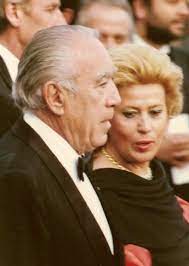 When anthony was a boy, the family arrived in california as migrant workers picking quinn continued to work in the cinema into the 1990s, notably in spike lee's jungle. Anthony Quinn Steckbrief Promi Geburtstage De