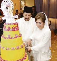 Join facebook to connect with tengku rokiah tengku izham and others you may know. Gambar Perkahwinan Tengku Zawyah Izham Majalah Selebriti