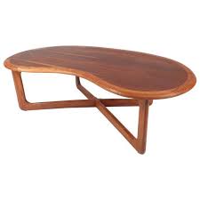 Kidney shape offers a place for the teacher at the table. Mid Century Modern Kidney Shaped Coffee Table By Lane Furniture Chairish