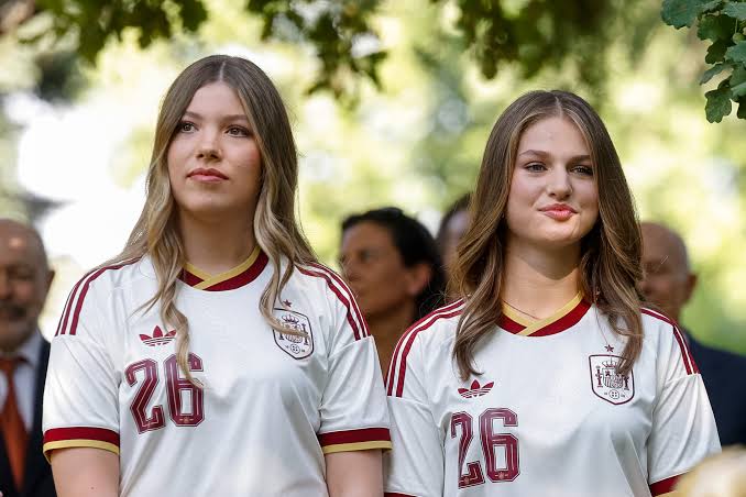 La princesa Leonor bromea con Ferran Torres en la recepción a los  campeones: "¿No te ibas a rapar el pelo?" | Casa Real