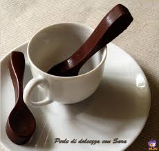 Sciogliete il cioccolato a bagnomaria e versatelo nel bicchiere. Cucchiaini Di Cioccolato Fondente Cucina Con Sara
