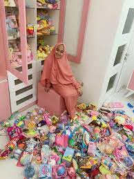 Ria ricis mobile number, phone number, email id, house residence address, contact number information, biography, whatsapp, and more possible original information are provided by us here. 6 Potret Koleksi Squishy Ria Ricis Harganya Ditaksir Hingga Rp 100 Juta Hot Liputan6 Com