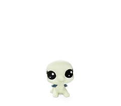 Her real adventure begins when she discovers that she alone can miraculously understand and talk to all of the pets. Littlest Pet Shop Pet Tracker Lps Hasbro
