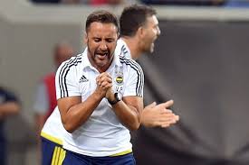 Pereira combineerde het voetbal met zijn studie lichamelijke opvoeding aan de universiteit van porto. Vitor Pereira Para Os Adeptos Turcos So Ha Benfica Fc Porto E Sporting Liga Europa Sapo Desporto
