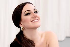 ✨Surprise!✨I'll be stepping in as Puccini's Manon Lescaut this month at the  Bayerische Staatsoper and I couldn't be more excited to make this role  debut in such an amazing theatre. 🥹 Tickets