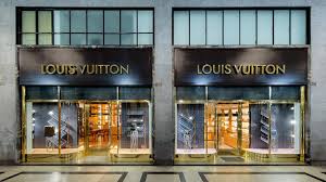 Torino, la conta dei danni il giorno dopo la guerriglia: Louis Vuitton Torino Store In Torino Italy Louis Vuitton