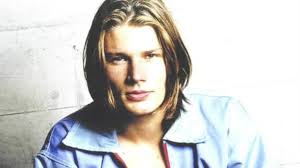 Rodrigo Hilbert resgata momento como modelo em 2004 e causa alvoroço na  web; veja a foto