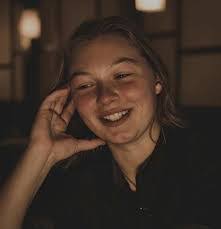 Lisa Neitzel's Instagram, Twitter & Facebook