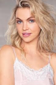 Michelle Carney's Instagram, Twitter & Facebook